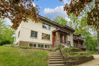 21 Red Fox Rd, Saint Paul, MN 55127