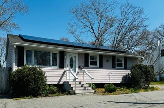 20 Oak St, Teaticket, MA 02536