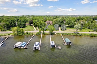1910 Shoreline Dr, Wayzata, MN 55391
