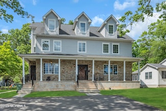 215 10th St, Lakewood, NJ 08701