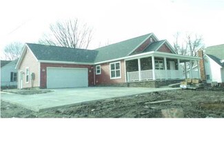 414 S Main St, Bicknell, IN 47512