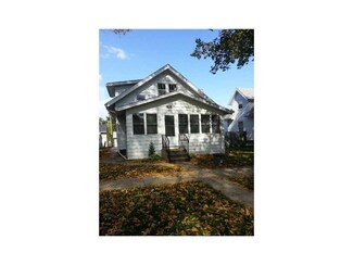 1352 Hinkley Ave NW, Cedar Rapids, IA 52405