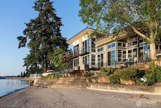3512 Beach Dr E, Port Orchard, WA 98366