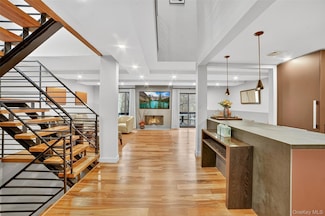 428 Pine Grove Ln, Hartsdale, NY 10530