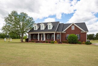 1678 Timberlake Dr, Clinton, NC 28328