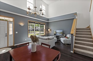2094 Clover Ridge Dr, Chaska, MN 55318