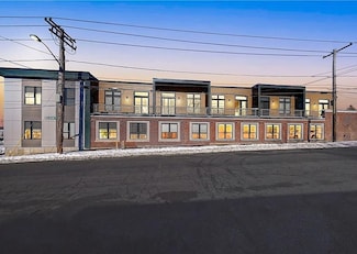 30 Veterans Memorial Pkwy Unit 204, East Providence, RI 02914