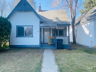 206 E C St, Shoshone, ID 83352