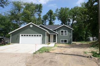 203 E 2nd St, Fennville, MI 49408