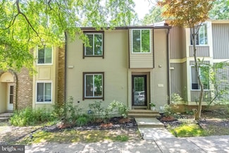 6004 Forrest Hollow Ln, Springfield, VA 22152