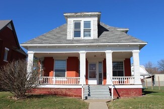 212 W 4th St, Bicknell, IN 47512