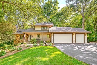 792 Lake Holiday Dr, Sandwich, IL 60548