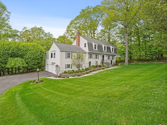 63 Barnswallow Dr, Trumbull, CT 06611