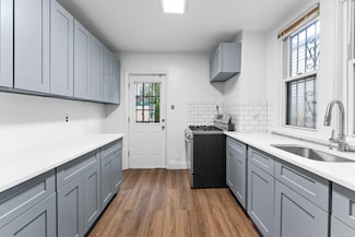 296 Pearsall Ave, Jersey City, NJ 07305