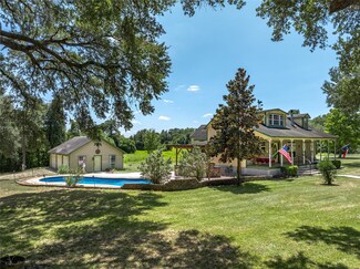 2020 S Knezek Rd, Flatonia, TX 78941