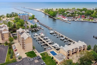 312 Water St Unit 14, Saint Joseph, MI 49085
