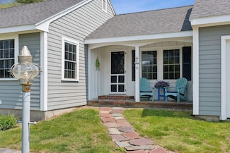 16 Marsh View Ave, Kennebunk, ME 04043