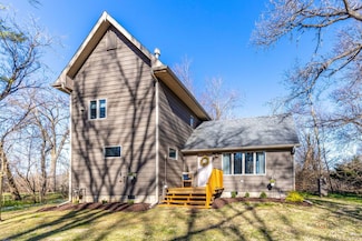 7707 River Dr, Spring Grove, IL 60081