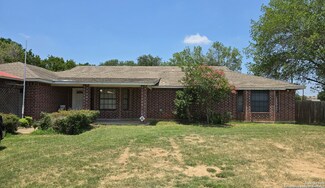 19229 Blume Dr, Lytle, TX 78052