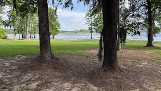 800 Grandview Dr, Hemphill, TX 75948