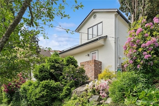 8221 19th Ave NE, Seattle, WA 98115