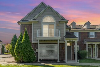 30050 Heritage Pkwy Unit 42, Warren, MI 48092