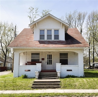 120 4th St, Charleston, IL 61920