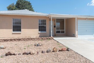 8919 Phoenix Ave NE, Albuquerque, NM 87112