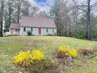 34 Washington Cir, Hillsborough, NH 03244