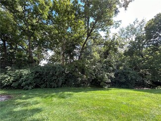 7101 E 55th St, Raytown, MO 64129
