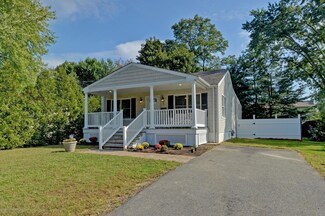 29 Wallace Ave, Oakhurst, NJ 07755