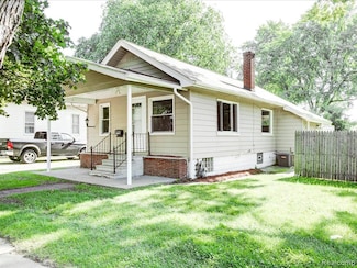 1918 16th St, Port Huron, MI 48060
