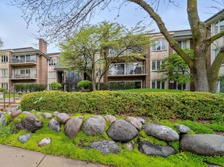 3 Oak Brook Club Dr Unit E305, Oak Brook, IL 60523