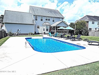 526 Rock Creek Dr N, Jacksonville, NC 28540