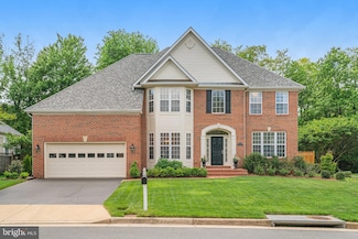 6758 Edge Cliff Dr, Alexandria, VA 22315