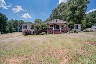 637 Ranch Rd, Laurens, SC 29360