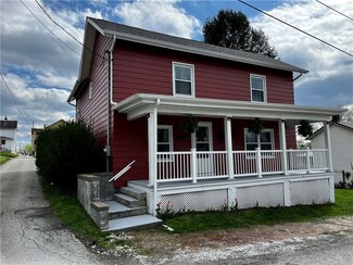 108 E Vine St, Mount Pleasant, PA 15666