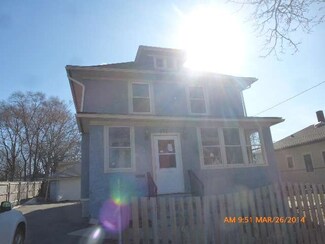 675 Raymond St, Elgin, IL 60120