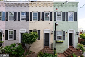 7 Pomander Walk NW, Washington, DC 20007