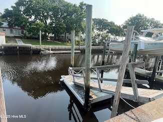 503 Peninsula Dr, Carolina Beach, NC 28428