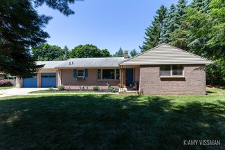565 Forest Hill Ave SE, Grand Rapids, MI 49546