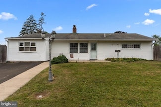 31 Easter Ln, Levittown, PA 19054
