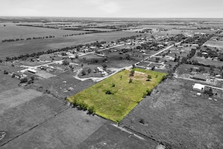 402 Sunflower Dr, Valley View, TX 76272