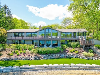 1120 Sandstone Dr, Libertyville, IL 60048