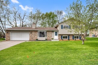 10470 Buckingham Dr, Eden Prairie, MN 55347