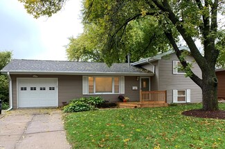 27 Crestwood Dr, Council Bluffs, IA 51503