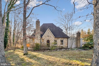 6022 Valley View Dr, Alexandria, VA 22310