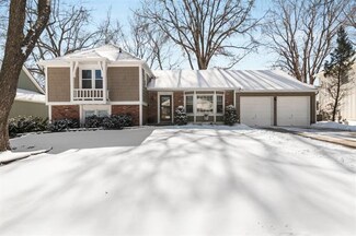 7701 W 98th St, Overland Park, KS 66212