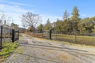 6302 Dark Hollow Rd, Medford, OR 97501