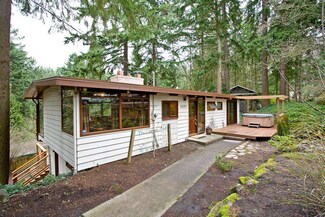 4040 NE 196th St, Lake Forest Park, WA 98155